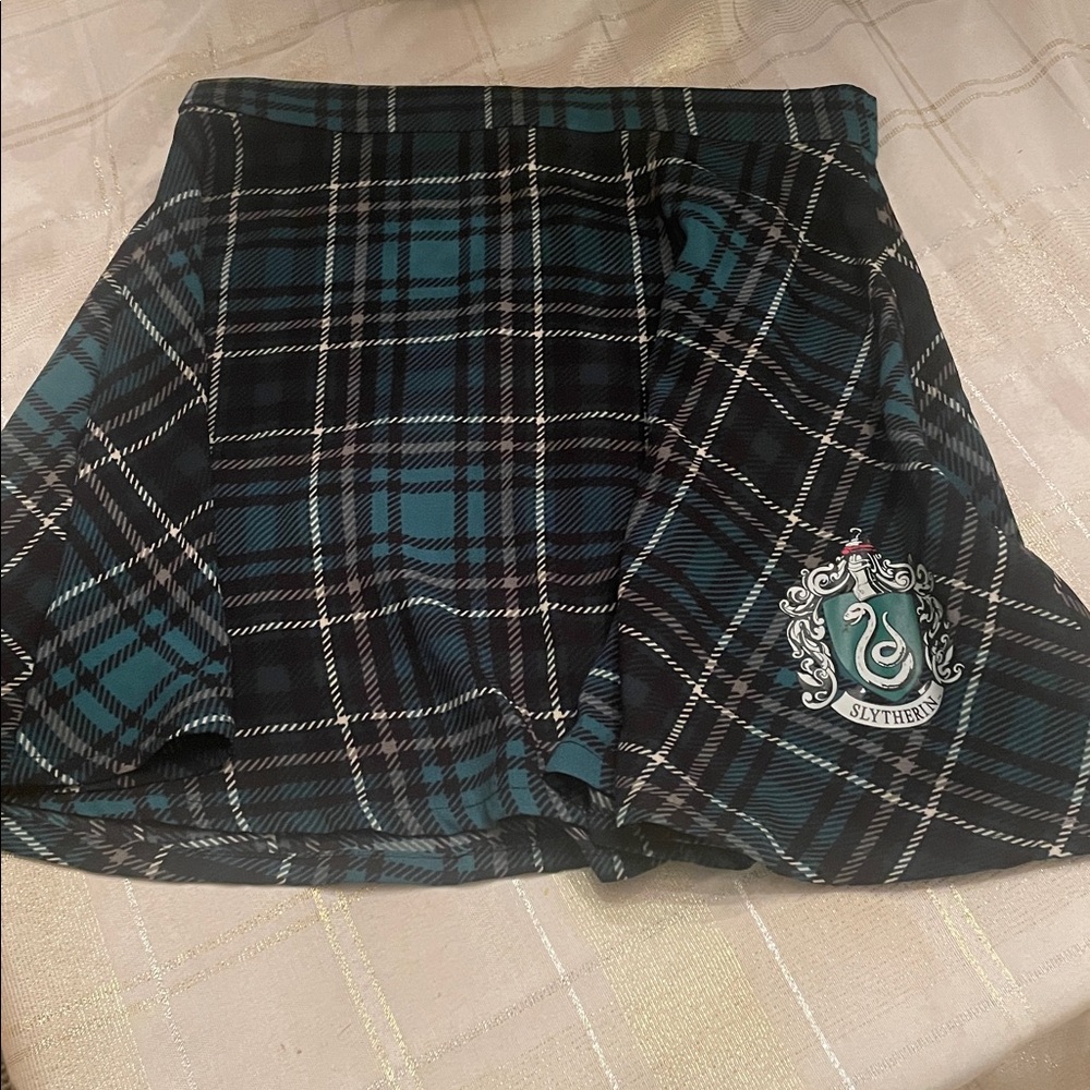 Warner Bros. Harry Potter Green and Black Plaid Fabric flippy skirt slytherin
